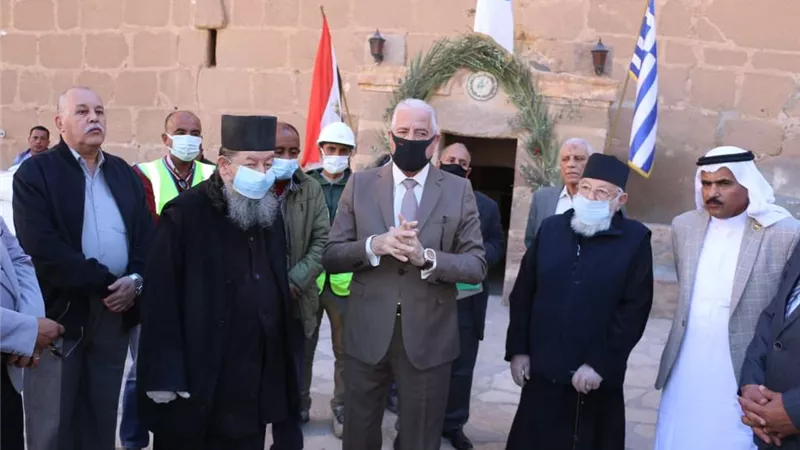 فوده يهنىء رهبان الدير بعيد ميلاد القديسة كاترين ويلتقي بالسائحين