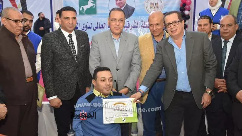 محافظ الشرقية يُكرم المتميزين بنادي الصفوة الرياضي بالعاشر ... صور