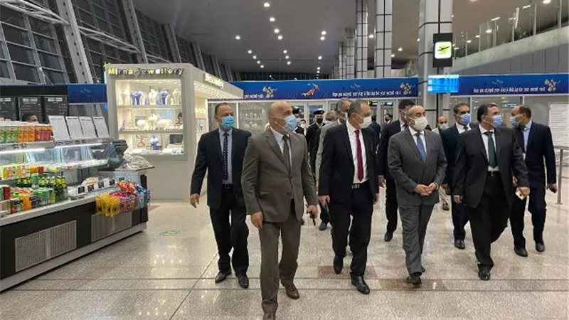 وزير الطيران المدنى يتفقد مطار الغردقة الدولى لمتابعة انتظامية العمل وحركة التشغيل