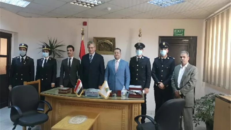 الأشهب والدخاخنى يستقبلان وفداً من مديرية أمن القليوبية لتوزيع ٥٠ 