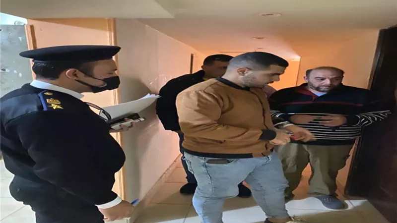 جهاز مدينة القاهرة الجديدة يشُن حملات لغلق المحال المخالفة.. صور