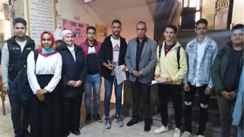 وكيل التعليم بالقليوبية يشهد مسابقة المخترع الصغير.. ويحفز الطلاب المشاركين