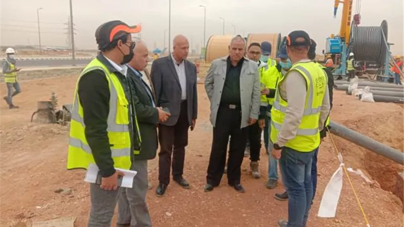 قيادات هيئة المجتمعات تتفقد تطوير طريق بلبيس العاشر ومحطة المحولات.. بالصور