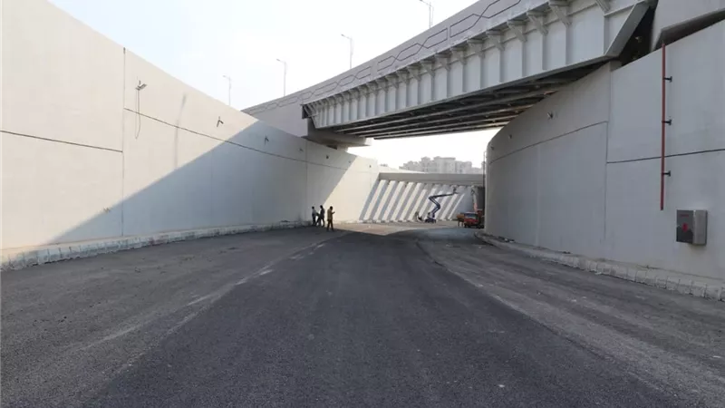 شاهد أعمال تطوير طريق الواحات بمدينة 6 أكتوبر.. صور