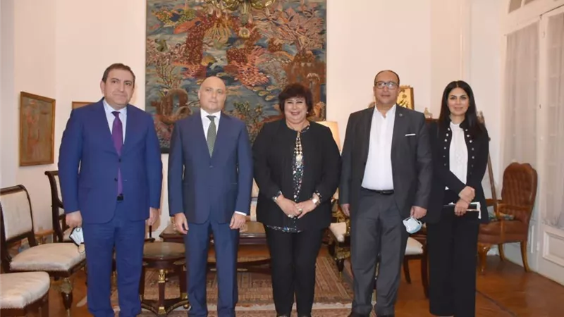 وزيرة الثقافة تستقبل وزير ثقافة اذربيجان لبحث سبل تعزيز التعاون الثقافى والفنى بين البلدين.. صور