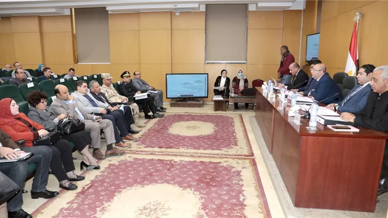 بحث تظلمات المواطنين ومطالبهم بتغيير شوارع ورفع مقترحات بمخططات تفصيلية ببنى سويف