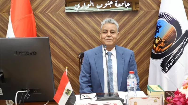 جامعة جنوب الوادي: إصابة ٢٢ طالبا باختناق أثر التزاحم بحفل الثقافة بالصالة المغطاة