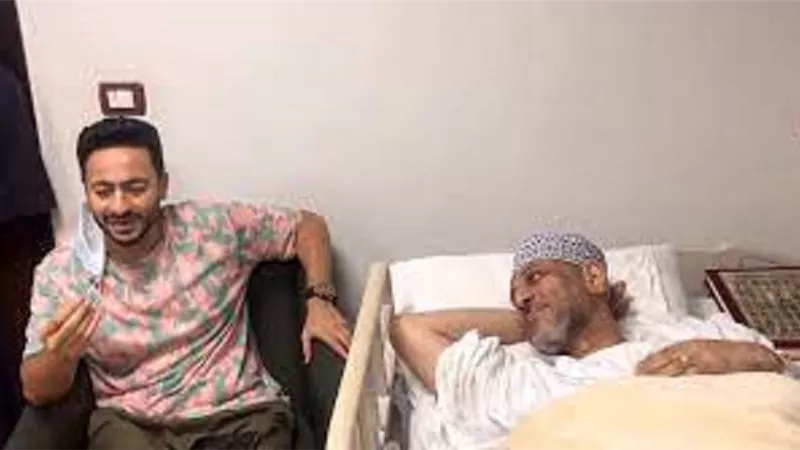 حمادة هلال يزور الشريف الادريسى للاطمئنان عليه بعد حادث سير