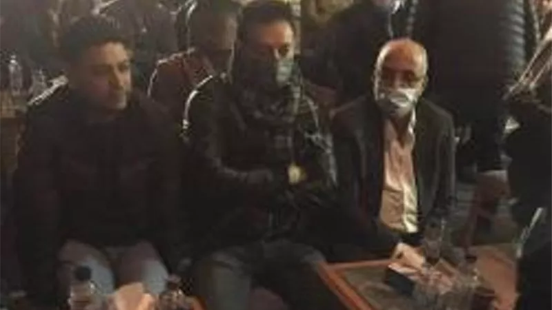 مصطفى شعبان فى عزاء شقيق المخرج مجدى الهوارى
