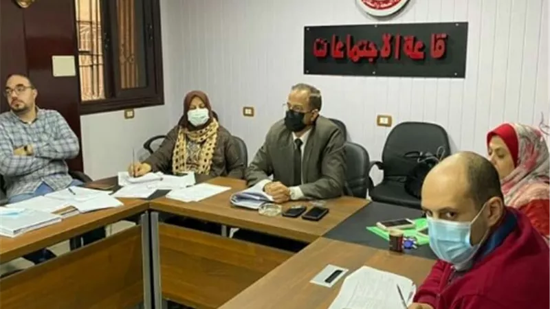 وكيل الصحة بالقليوبية يناقش معوقات العمل بالمستشفيات وسبل مواجهتها