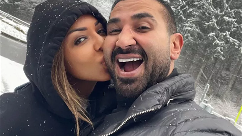 احمد سعد امام برج أيفل برفقة زوجته.. صور