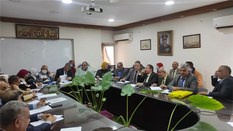 مديرية تعليم الجيزه تتابع سير إجراءات تطعيم الطلاب ضد فيروس كورونا