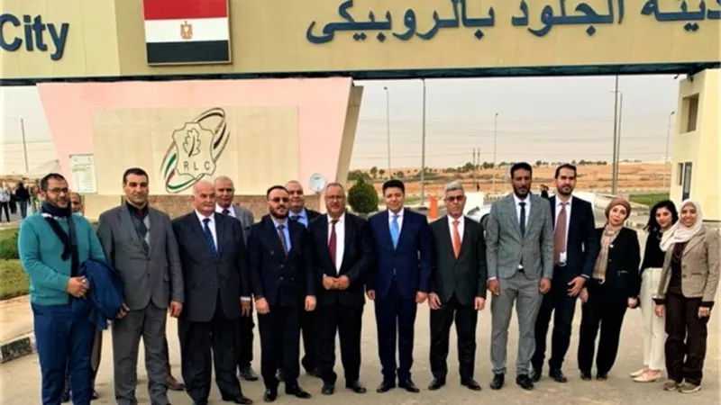 وزير الصناعة الليبى يتفقد مدينة الروبيكى للجلود