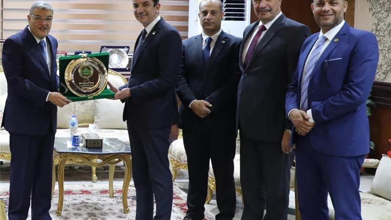 محافظ المنيا يبحث مع رئيس مجلس إدارة شركة 