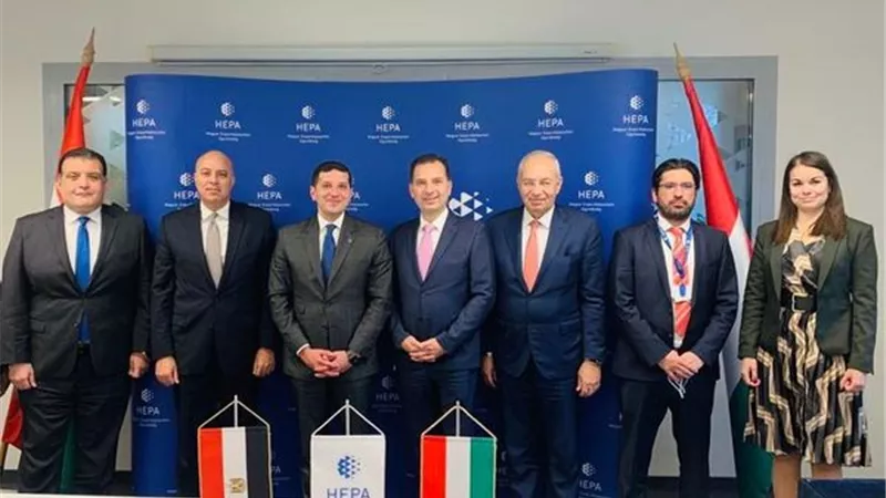 عبد الوهاب يبحث فرص الاستثمار المشترك مع ممثلي الحكومة المجرية