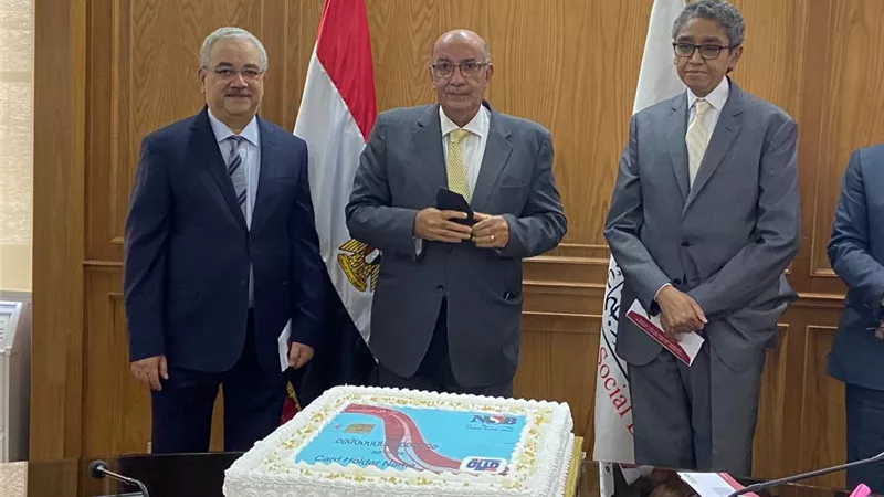 بنك ناصر يستبدل بطاقات المعاشات والمرتبات بـ