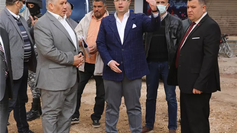 محافظ بنى سويف يتابع أعمال رصف 35 شارعاً