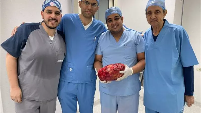 إستئصال ورم يملأ بطن مريض بالكامل في الإسماعيلية التعليمي ..صور