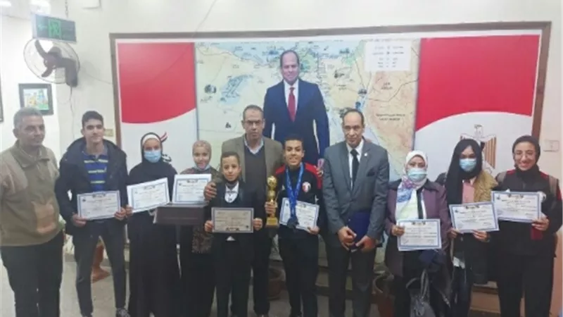 وكيل التعليم بالقليوبية يُكرم الطلاب الموهوبين الحاصلين على مراكز عالمية