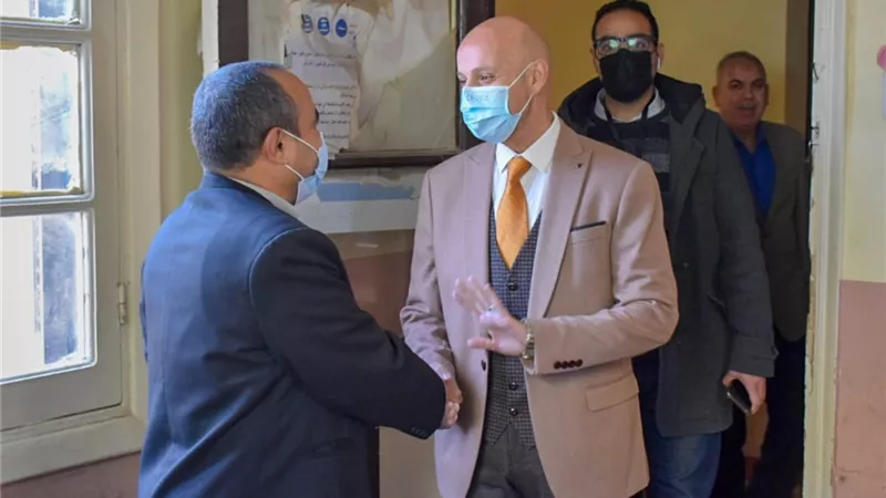 وكيل وزارة الصحة بالشرقية يكرم إدارة خدمة المواطنين بالمديرية لجهودها وتميزها في العمل