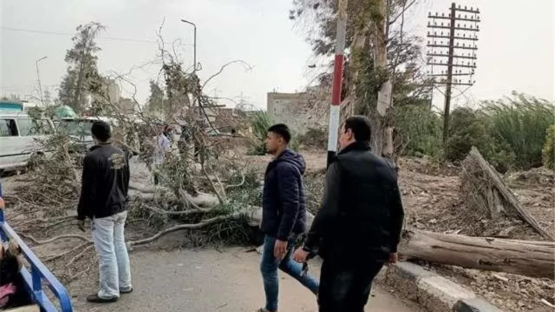 محافظ الشرقية يُوجه رؤساء المراكز والمدن بمتابعه حالة الطرق العامة