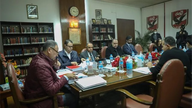 مجلس الأهلي يقرر تفويض الخطيب للإشراف على قطاع كرة القدم