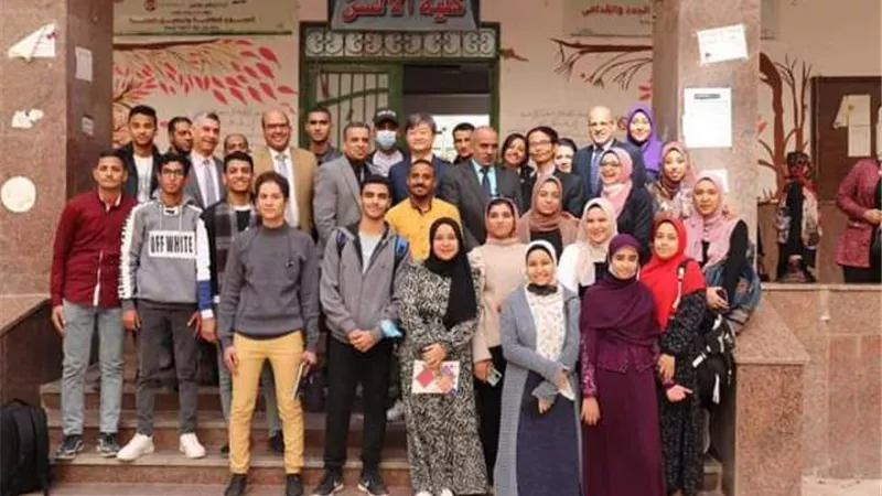 جامعة سوهاج تبحث سبل تفعيل قسم اللغة الكورية بكلية الألسن..صور