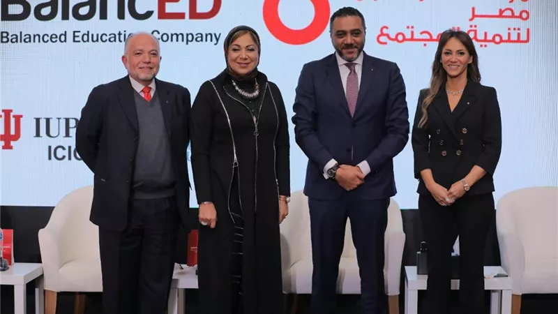 إطلاق برامج تدريبية للمعلمين لتطوير مهارتهم الرقمية
