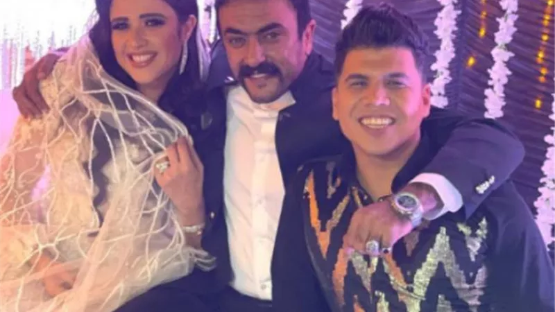 بطريقته الخاصة.. عمر كمال يدعم ياسمين عبد العزيز فى أول ظهور لها