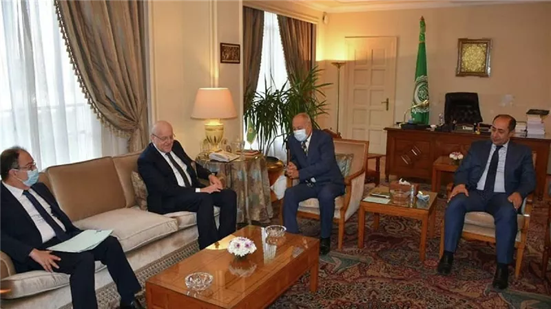 أبو الغيط يستقبل رئيس الوزراء اللبناني ويؤكد دعم الجامعة العربية لبلاده