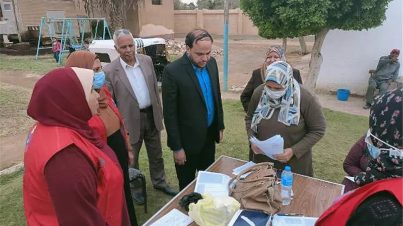 صحة الإسماعيلية تعالج 2072 مواطناً بقرية كسفريت..صور
