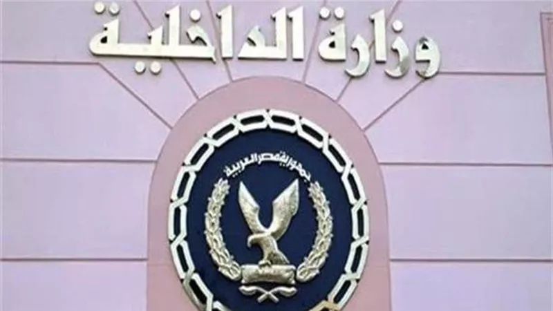 ضبط موظف بوحدة محلية بالغربية.. وافق على بناء مصنع أعلاف على أرض زراعية