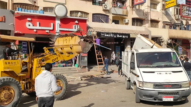 120 محضرا و471 ازالة وضبط 5 تكاتك فى حملة مكبرة بالعبور..بالفيديو