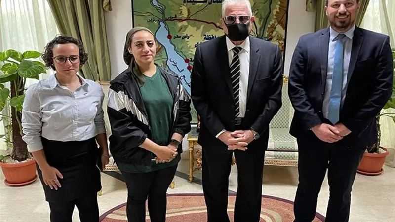 محافظ جنوب سيناء يتابع تفعيل البروتوكول الموقع مع مؤسسة حلم لجعل مدينة دهب اكثر إتاحة لذوي الهمم