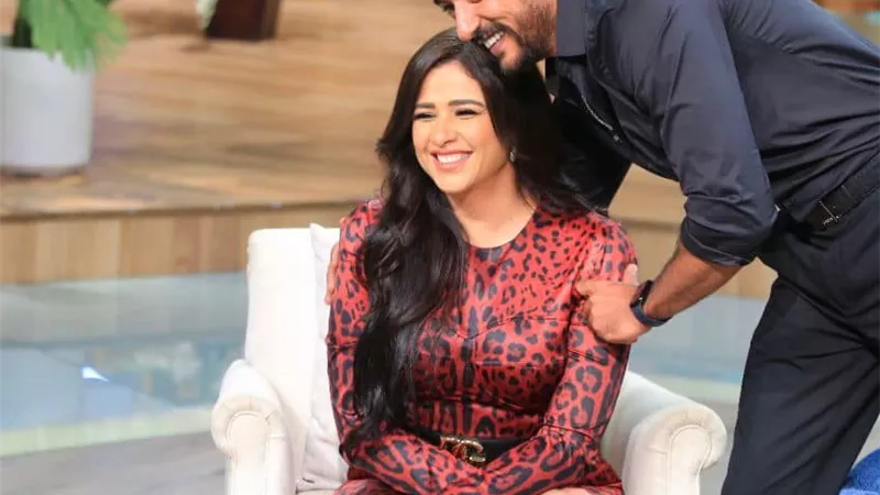احمد العوضى يخير ياسمين عبد العزيز 