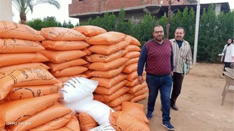 زراعة الإسماعيلية تداهم محلات الأسمدة وتضبط 325 طنا بدون ترخيص..صور