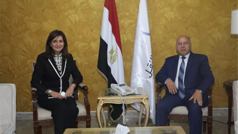 وزيرا الهجرة والنقل يبحثان التيسيرات الخاصة بسفر العمالة المصرية في الأردن