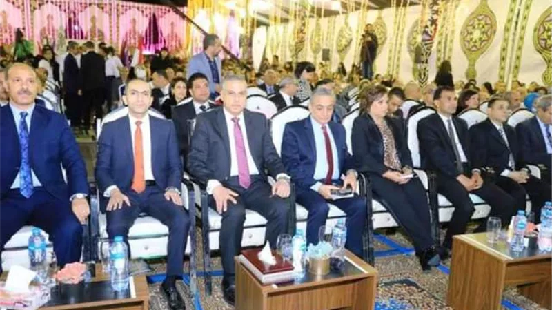 محافظ سوهاج يكرم أوائل الشهادات وخريجي مدارس السلام للغات ..صور