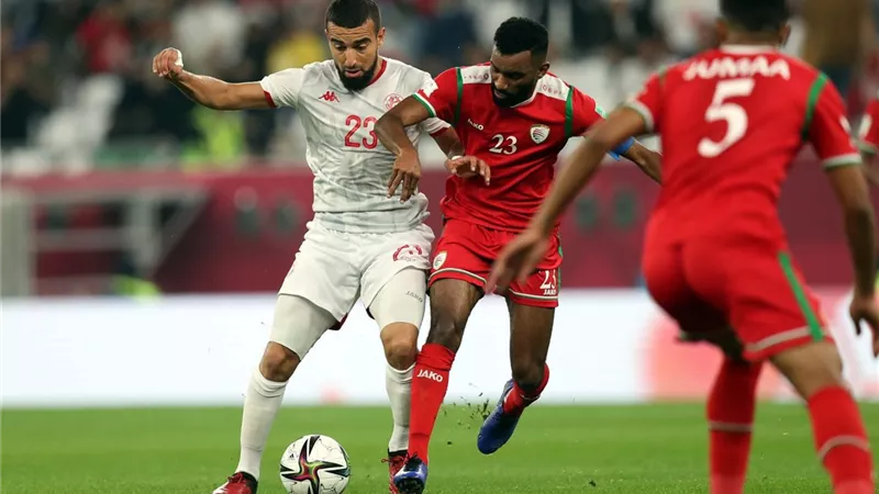 منذر علوى يحرز هدف التعادل لمنتخب عمان فى مرمى تونس