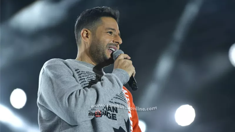 حماقي يشغل أضخم حفل بالإسكندرية بعد الإفتتاح العالمي لحفل