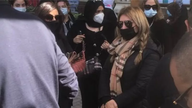 بدء عزاء والدة لاعلامية شافكى المنيرى بـ مسجد الحامدية الشاذلية بالمهندسين
