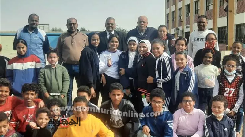 معسكر نظافة وتشجير بمدارس قنا الرسمية لغات .. صور