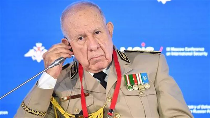 بعد تبون.. رئيس أركان الجيش الجزائري يهنئ فريق بلاده لكرة القدم بعد فوزه على نظيره المغربي
