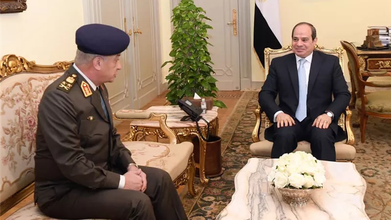 الرئيس السيسي يستقبل وزير الدفاع والإنتاج الحربى