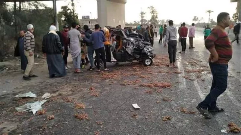 إصابة 4 أشخاص في حادث تصادم بطريق الإسماعيلية بورسعيد..صور