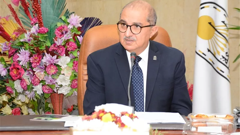 رئيس جامعة أسيوط يُعلن منح درجة الدكتوراه لاسم باحث يمنى بعد وفاته