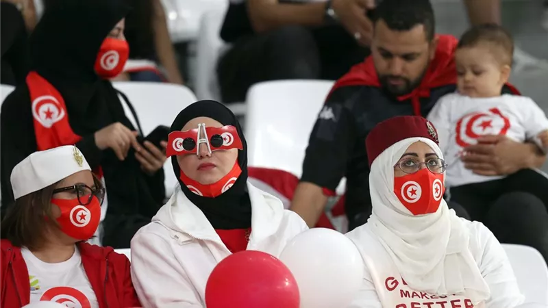 فرحة جماهير تونس بعد الفوز على عمان فى كأس العرب..صور