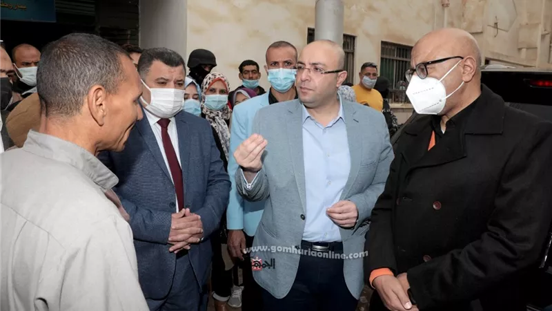 محافظ بني سويف يواصل تفقده لحملات التطعيم بلقاح كورونا