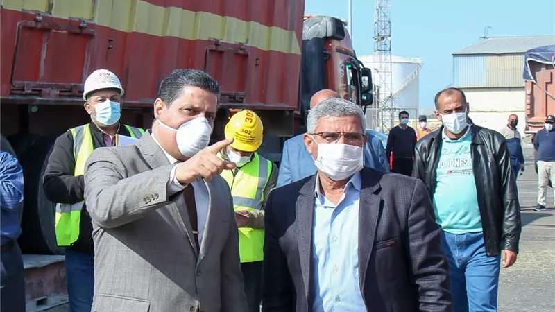 ٢٦ سفينة وناقلة غاز و٣٣٢١ شاحنة على أرصفة ميناء دمياط