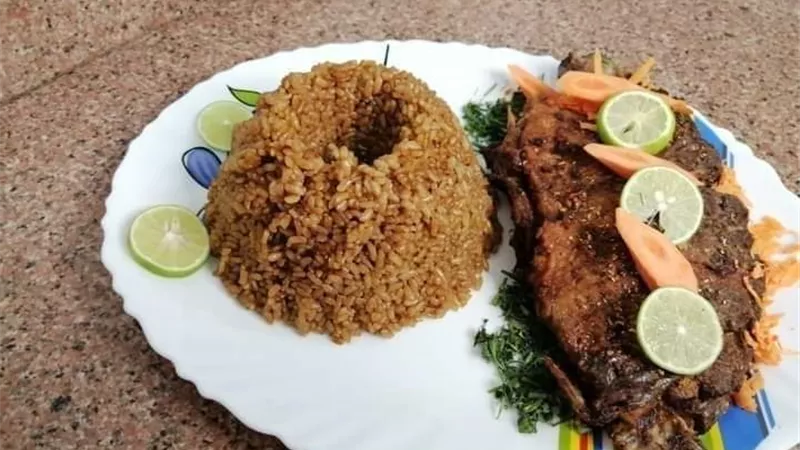 اجمل طبق سمك مقلي وارز صياديه مفيد ومغذى